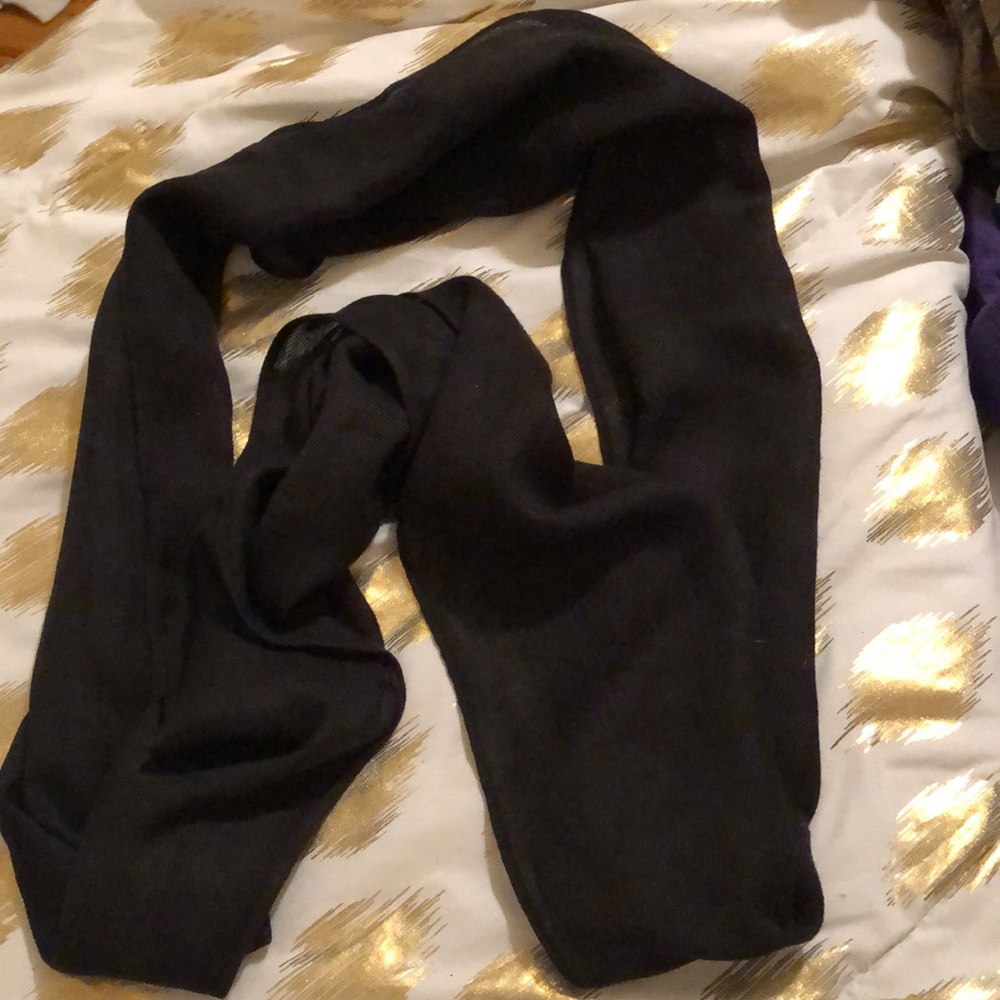 Basic black scarf - Picture 2 of 4